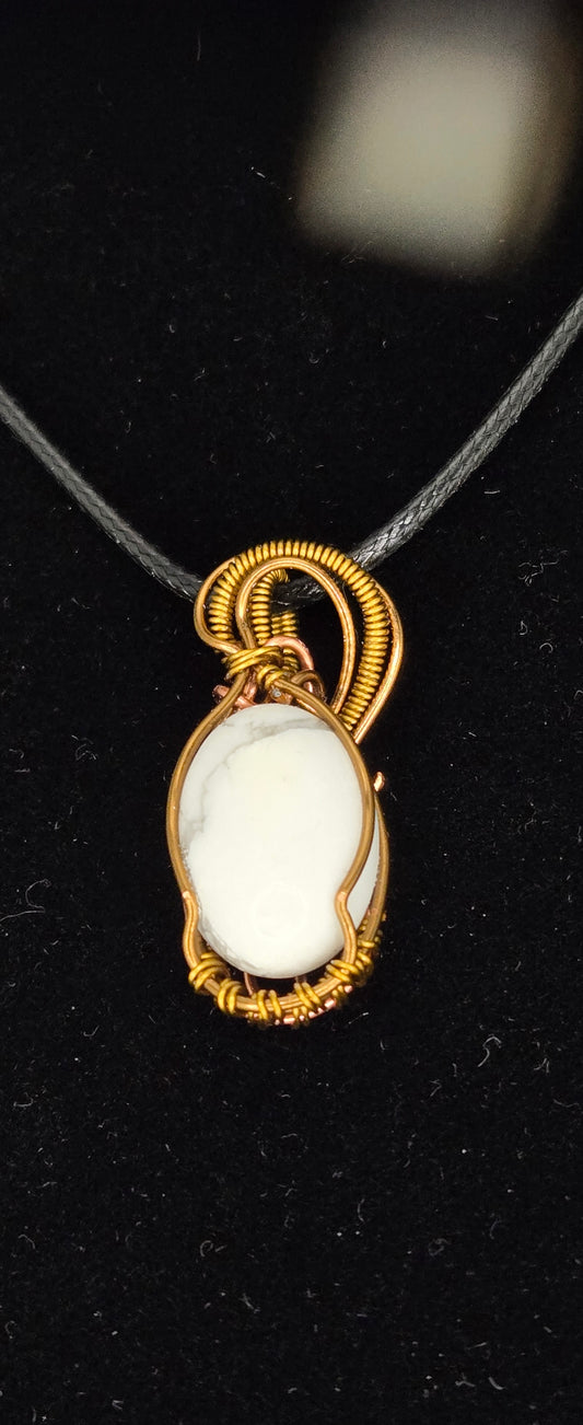 "Stillgold" – White Howlite Wire Wrapped Pendant in Gold