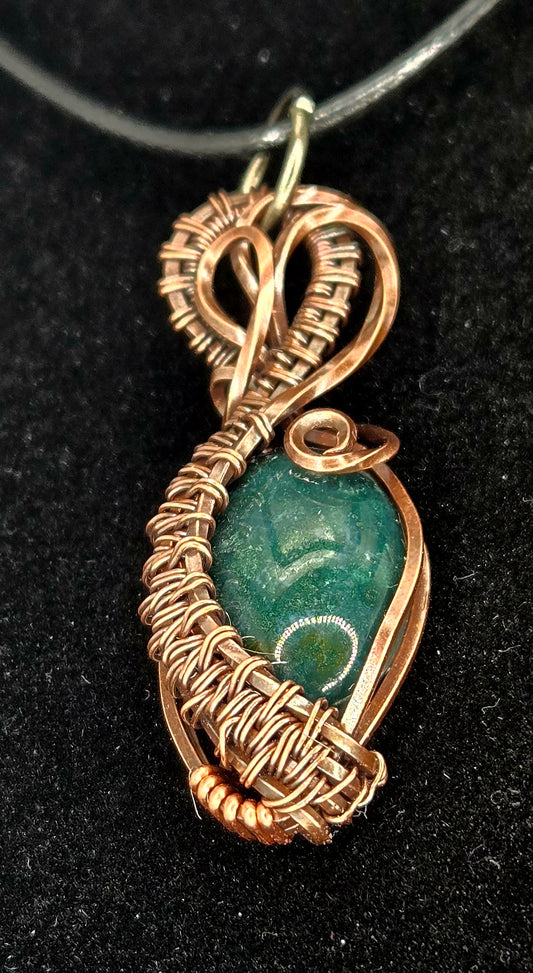 "Verdalis" – Green Stone Wire Wrapped Heartflow Pendant